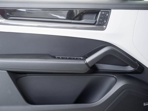 Certified 2025 Porsche Cayenne GTS AWD/4WD image 6
