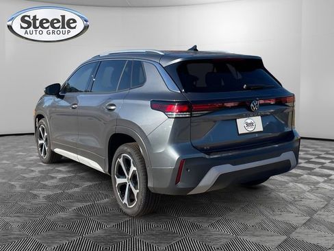 New 2025 Volkswagen Tiguan SE image 3