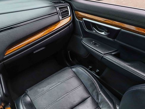 Used 2020 Honda CR-V Touring image 17