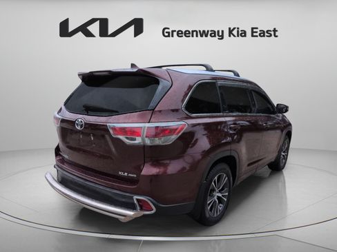 Used 2016 Toyota Highlander XLE AWD/4WD image 5