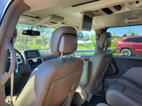 Used 2014 Chrysler Town & Country Touring FWD image 24