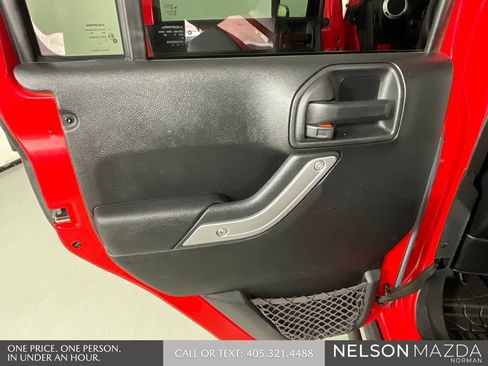 Used 2016 Jeep Wrangler Unlimited Rubicon image 18