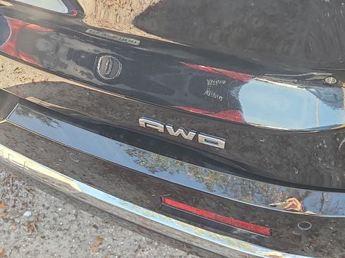 Used 2023 GMC Acadia Denali w/ Black Diamond Edition image 10