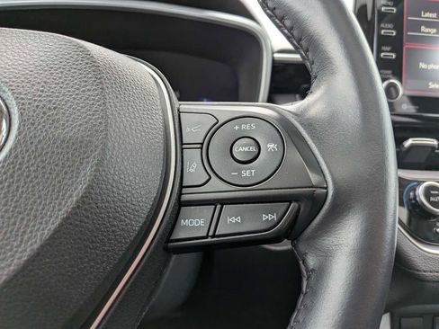 Used 2022 Toyota Corolla Cross XLE image 25