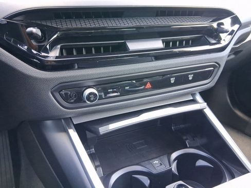 Used 2025 BMW 230i Coupe w/ Convenience Package image 26