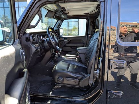 Used 2021 Jeep Gladiator Overland AWD/4WD image 12