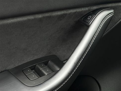 Used 2022 Tesla Model Y Performance image 19