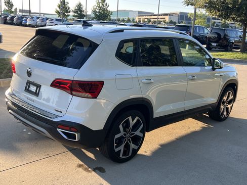 Certified 2023 Volkswagen Taos SEL AWD/4WD image 10