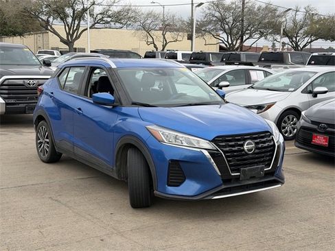 Used 2021 Nissan Kicks SV image 3
