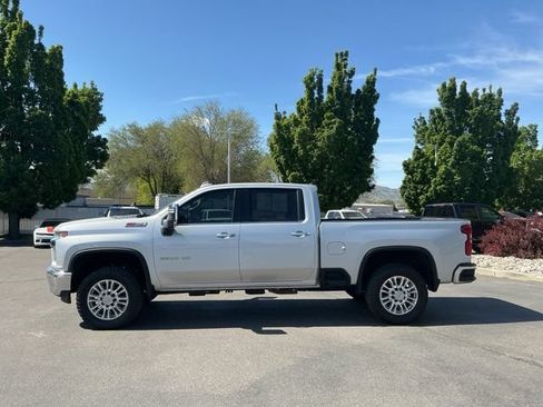 Used 2021 Chevrolet Silverado 2500 LTZ w/ LTZ Premium Package AWD/4WD image 9