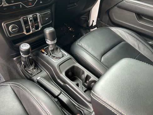 Used 2023 Jeep Wrangler Unlimited Sahara AWD/4WD image 18