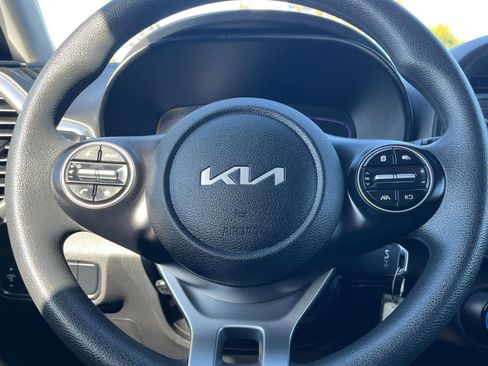 Used 2025 Kia Soul LX w/ LX Technology Package FWD image 28