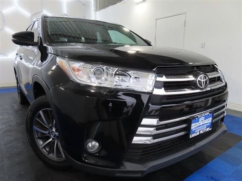 Used 2019 Toyota Highlander XLE image 4