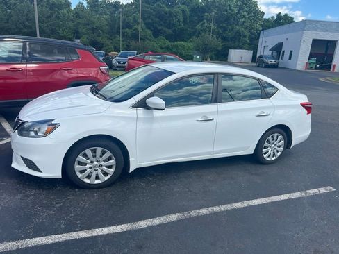 Used 2019 Nissan Sentra S FWD image 2