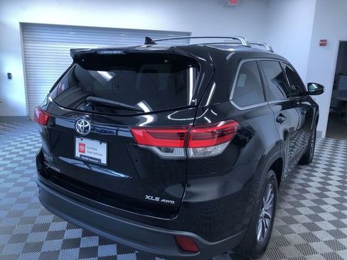 Certified 2019 Toyota Highlander XLE AWD/4WD image 35