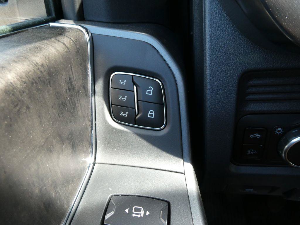 New 2027 Ford F250 Lariat w/ Black Appearance Package AWD/4WD image 21