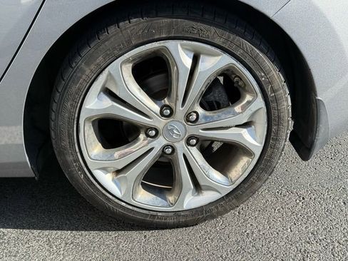 Used 2015 Hyundai Elantra GT w/ Option Group 02 image 12