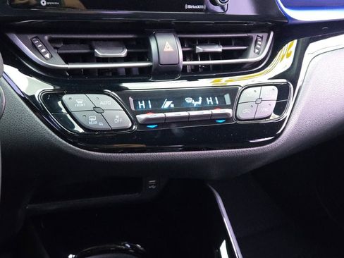 Used 2021 Toyota C-HR XLE image 24