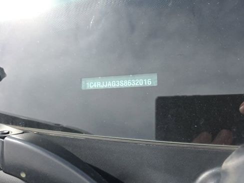 Used 2025 Jeep Grand Cherokee L Laredo image 11