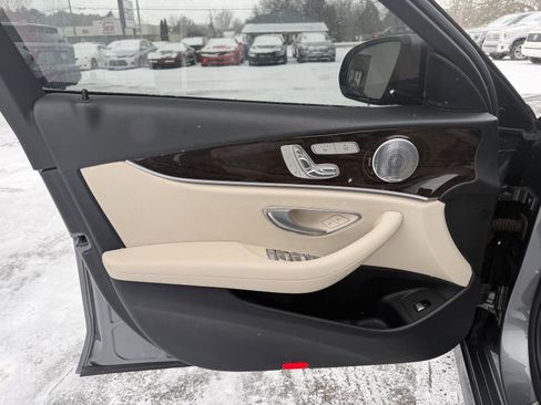Used 2017 Mercedes-Benz E 300 4MATIC image 6