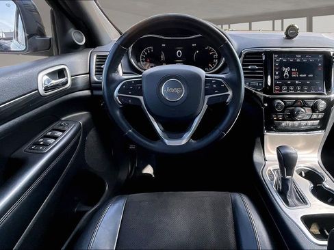 Used 2020 Jeep Grand Cherokee Altitude AWD/4WD image 5