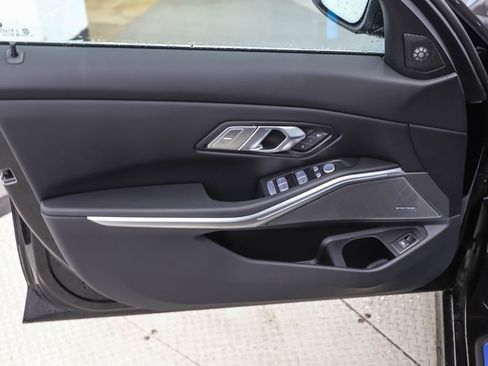 Used 2025 BMW 330i xDrive Sedan w/ Premium Package image 9