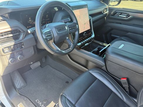 Used 2025 GMC Yukon Denali image 10