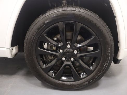 Certified 2021 Jeep Grand Cherokee Laredo X image 27