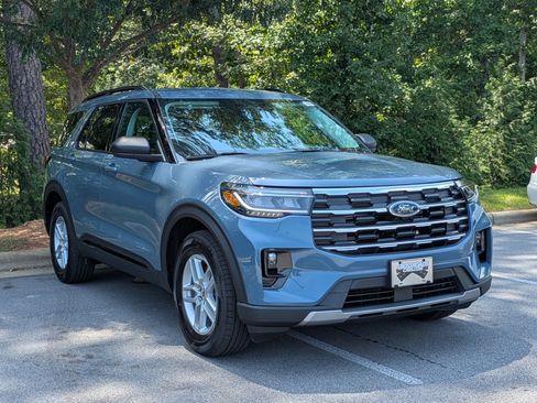 New 2026 Ford Explorer Active w/ Active Comfort Package RWD image 2