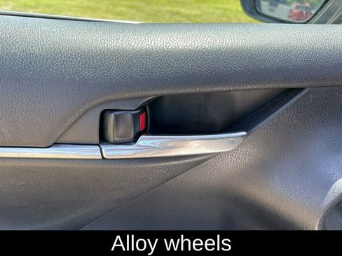 Used 2023 Toyota Camry SE image 12