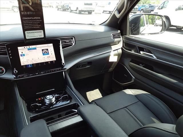 New 2023 Jeep Wagoneer Series III w/ Convenience Group I AWD/4WD image 14
