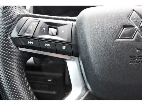 Used 2023 Mitsubishi Outlander SE FWD image 19