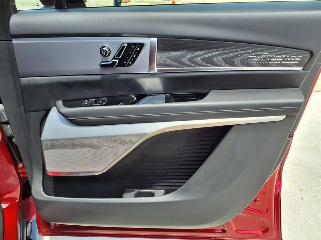 Certified 2026 Cadillac Vistiq Platinum w/ LPO, Floor Liner Package AWD/4WD image 10