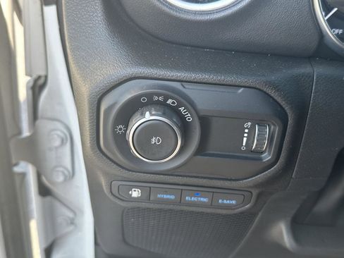 Used 2023 Jeep Wrangler Unlimited Sahara w/ Cold Weather Group AWD/4WD image 15