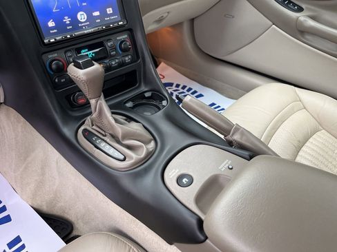 Used 2004 Chevrolet Corvette Convertible w/ Preferred Equipment Group image 12