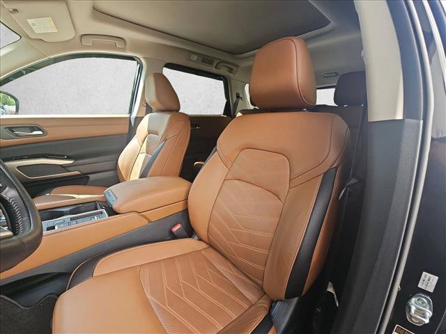 Used 2025 Nissan Pathfinder Platinum w/ Cargo Package FWD image 15
