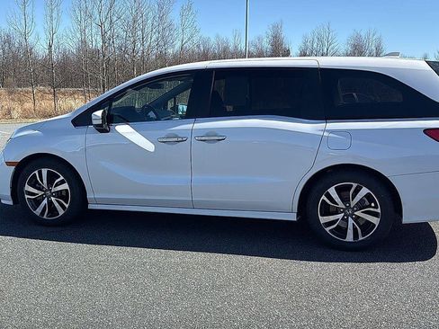 Used 2023 Honda Odyssey Touring image 12