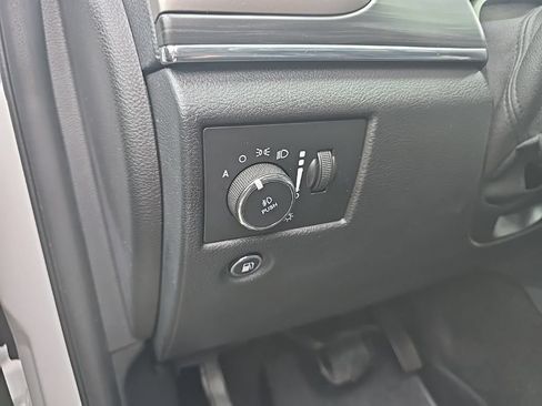 Used 2019 Jeep Grand Cherokee Limited AWD/4WD image 29