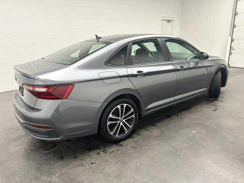 Used 2024 Volkswagen Jetta Sport image 9