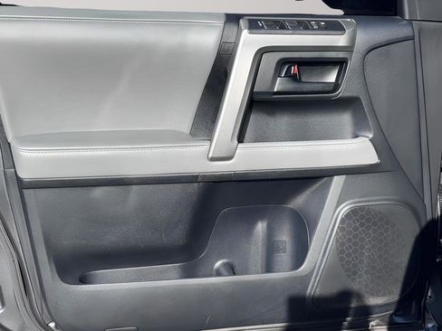 Used 2013 Toyota 4Runner SR5 w/ Convenience Pkg image 23