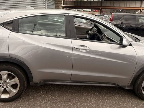 Used 2018 Honda HR-V LX image 4
