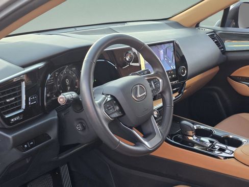 Used 2025 Lexus NX 250 FWD w/ Premium Package image 8