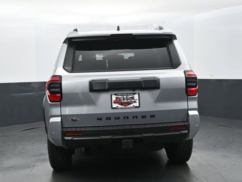 Used 2025 Toyota 4Runner TRD Off-Road Premium AWD/4WD image 5