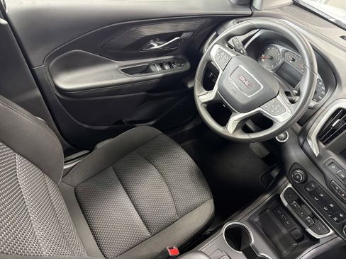 Used 2024 GMC Terrain SLE image 9