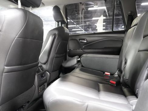 Used 2017 Honda Pilot Touring image 14
