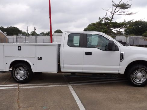 Used 2017 Ford F250 XL RWD image 1