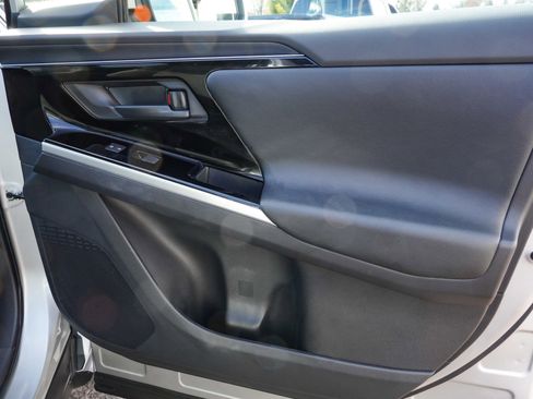 Used 2025 Toyota bZ4X AWD image 14