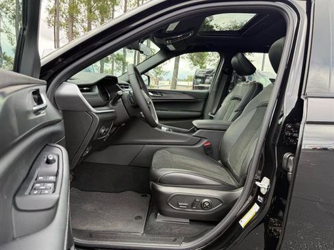 New 2025 Jeep Grand Cherokee L Altitude image 4