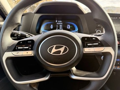 Used 2025 Hyundai Elantra Blue image 26