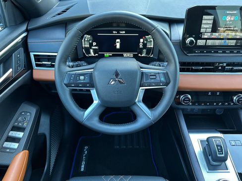 Used 2025 Mitsubishi Outlander SEL Black Edition image 18